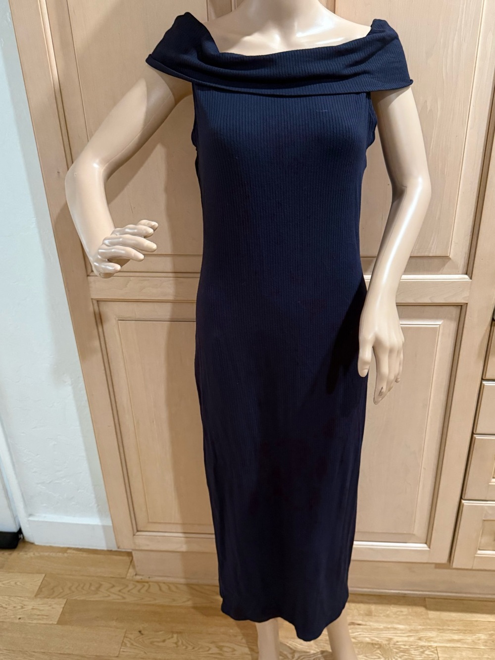 Trouve Off-Shoulder Midi Dress in Navy - Women's Sleek Knit Dress